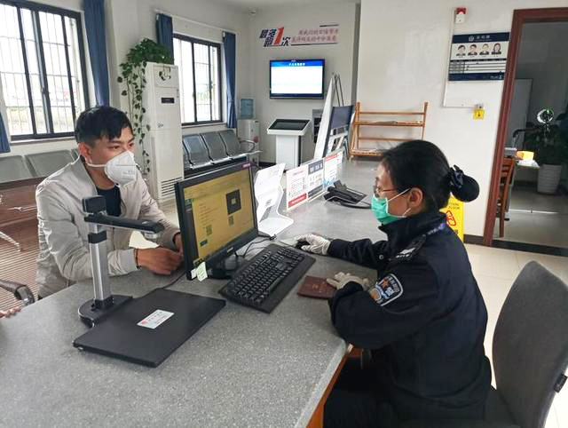 圖為帶身份證讀卡器功能的高拍儀 圖為帶身份證讀卡器功能的高拍儀