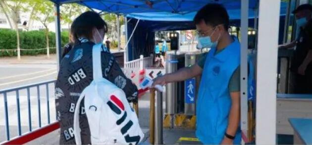 東信智能新生報(bào)到身份自助核驗(yàn)解決方案