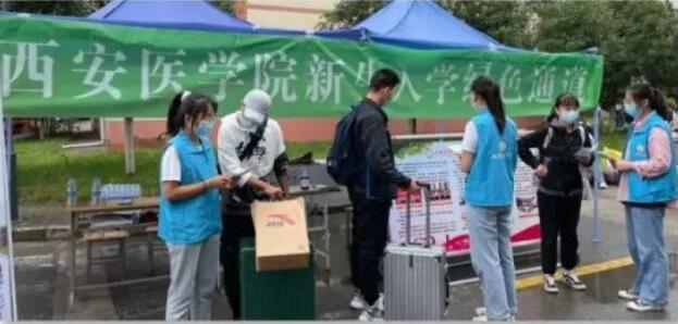 東信智能新生報(bào)到身份自助核驗(yàn)解決方案